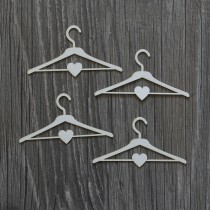 Lepenkový výrez -vešiaky so srdiečkami