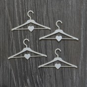 Lepenkový výrez -vešiaky so srdiečkami